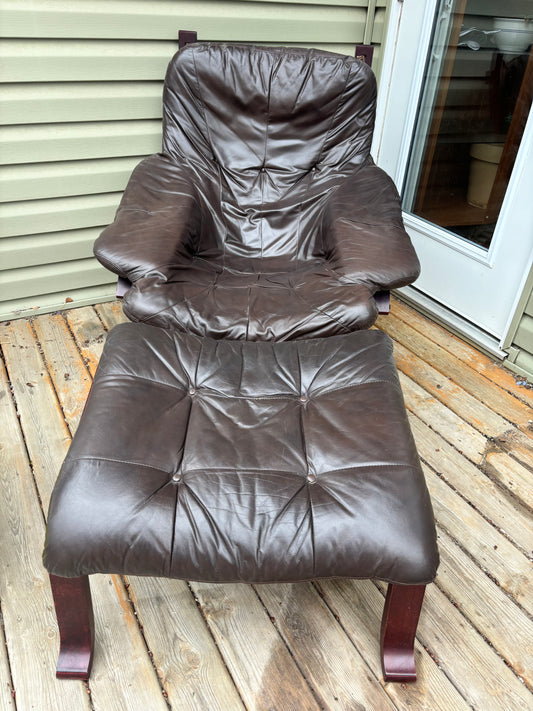 Plydesigns 1970s Leather Lounge Chair with Ottoman